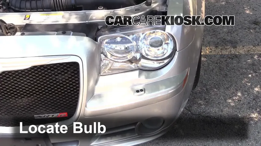 2006 Chrysler 300 C SRT8 6.1L V8 Lights Turn Signal - Front (replace bulb)